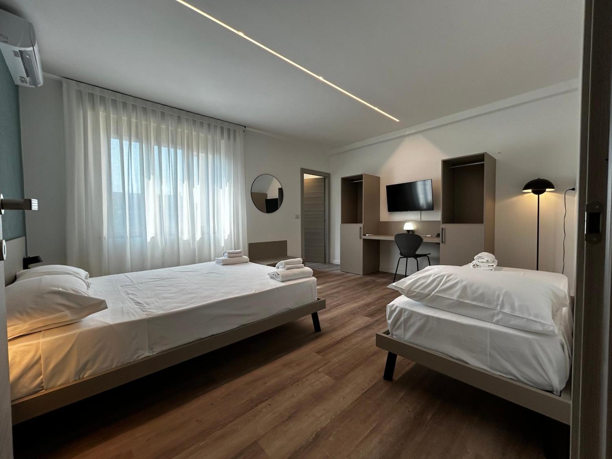 Catullo Lounge And Rooms Near The Airport Caselle  Bagian luar foto