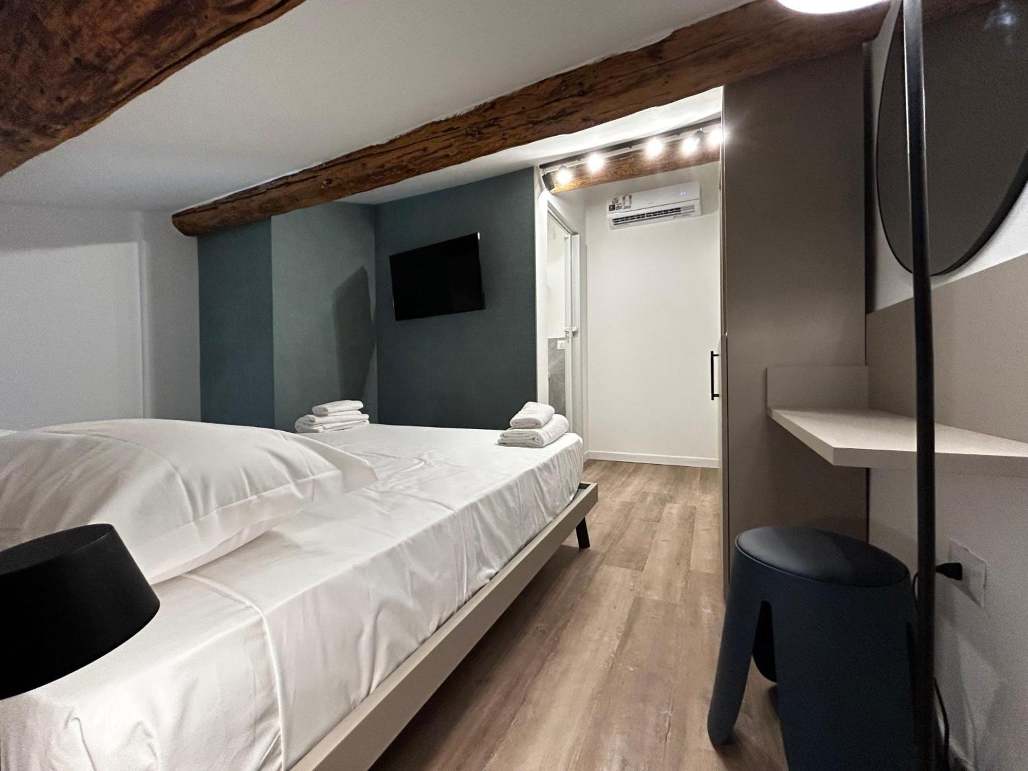 Catullo Lounge And Rooms Near The Airport Caselle  Bagian luar foto