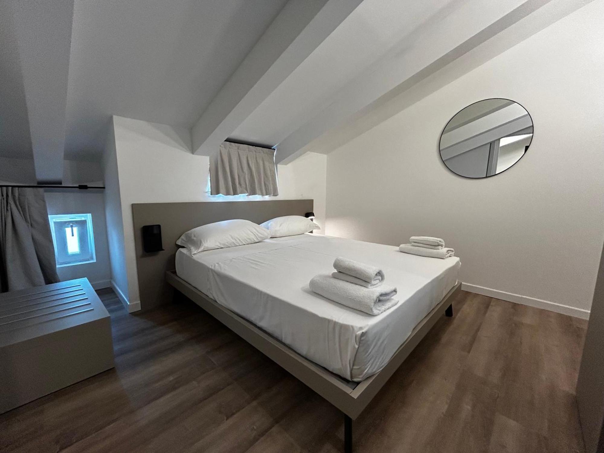 Catullo Lounge And Rooms Near The Airport Caselle  Bagian luar foto