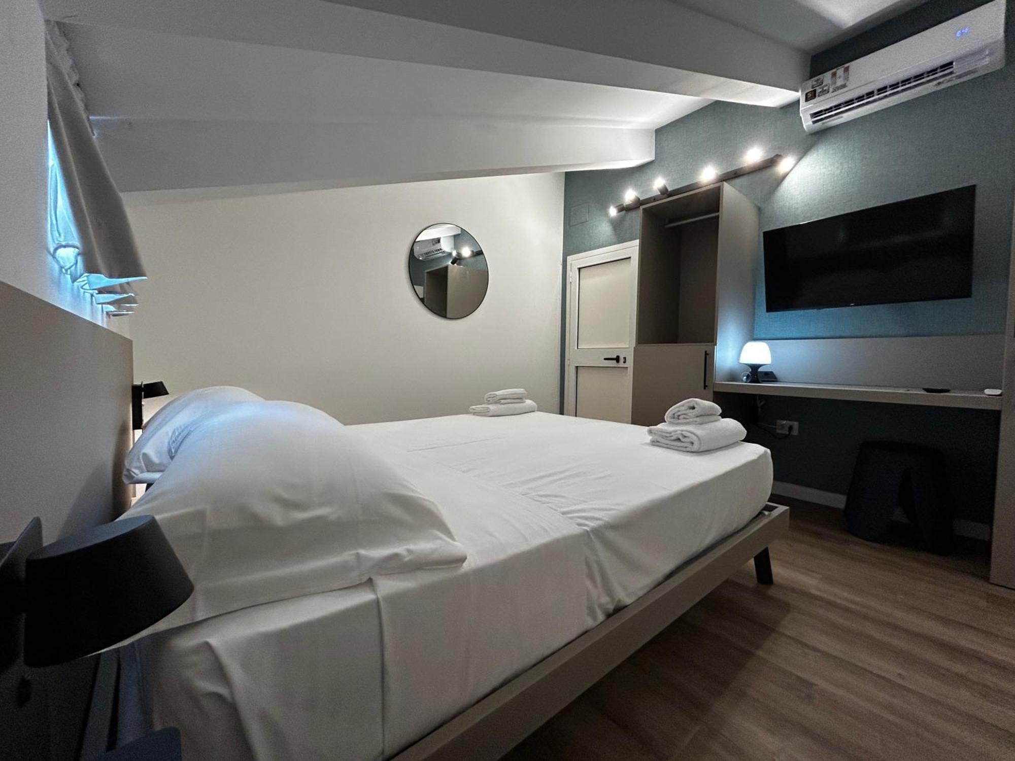 Catullo Lounge And Rooms Near The Airport Caselle  Bagian luar foto